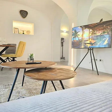 아파트 Design I Gewoelbe I Sanierter Pferdestall I Europapark I Boxspring I Terrasse I Parkplatz